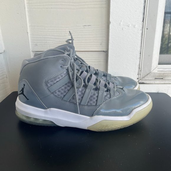 Jordan Men's Aura Cool Grey Shoes Sneakers Size 9.5 Style AQ9084-010 - Picture 2 of 14